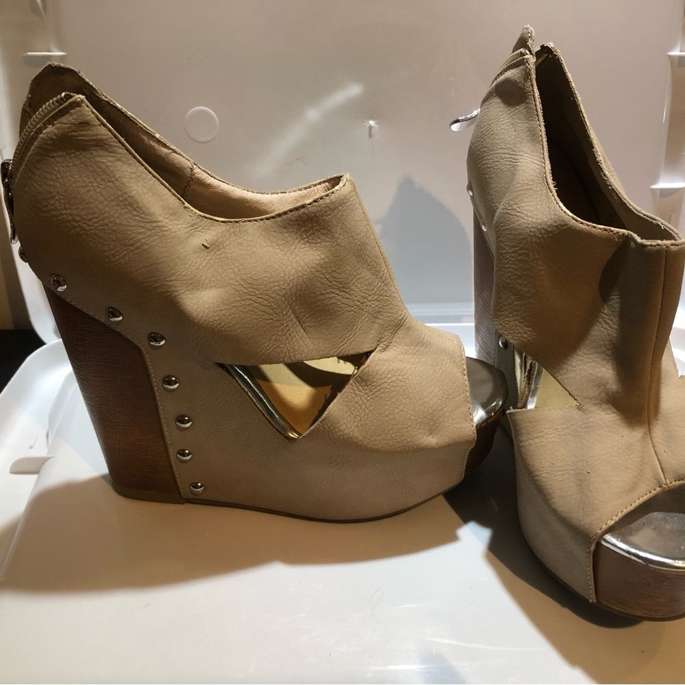 Chinese Laundry Wedges